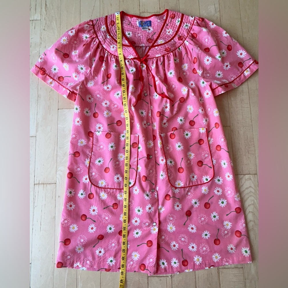 Vintage 80s Moondance Housecoat Nightgown Pink Cherry Print L/XL (labeled 3X) - Picture 5 of 15